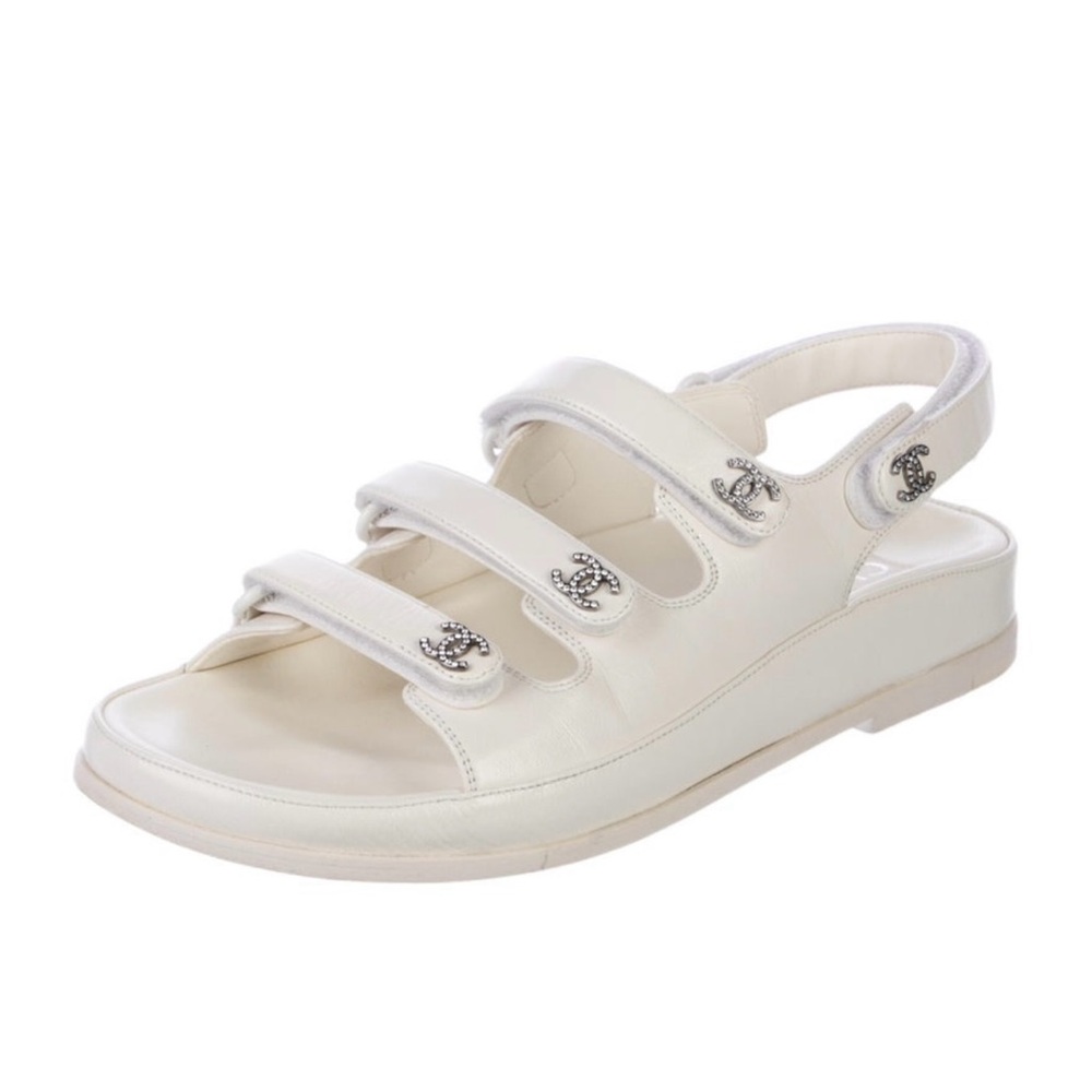CHANEL Elegant White Sandals - Picture 2 of 3